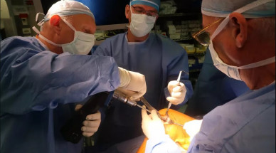 Innovative knee surgery implant invented in Israel used for the first time